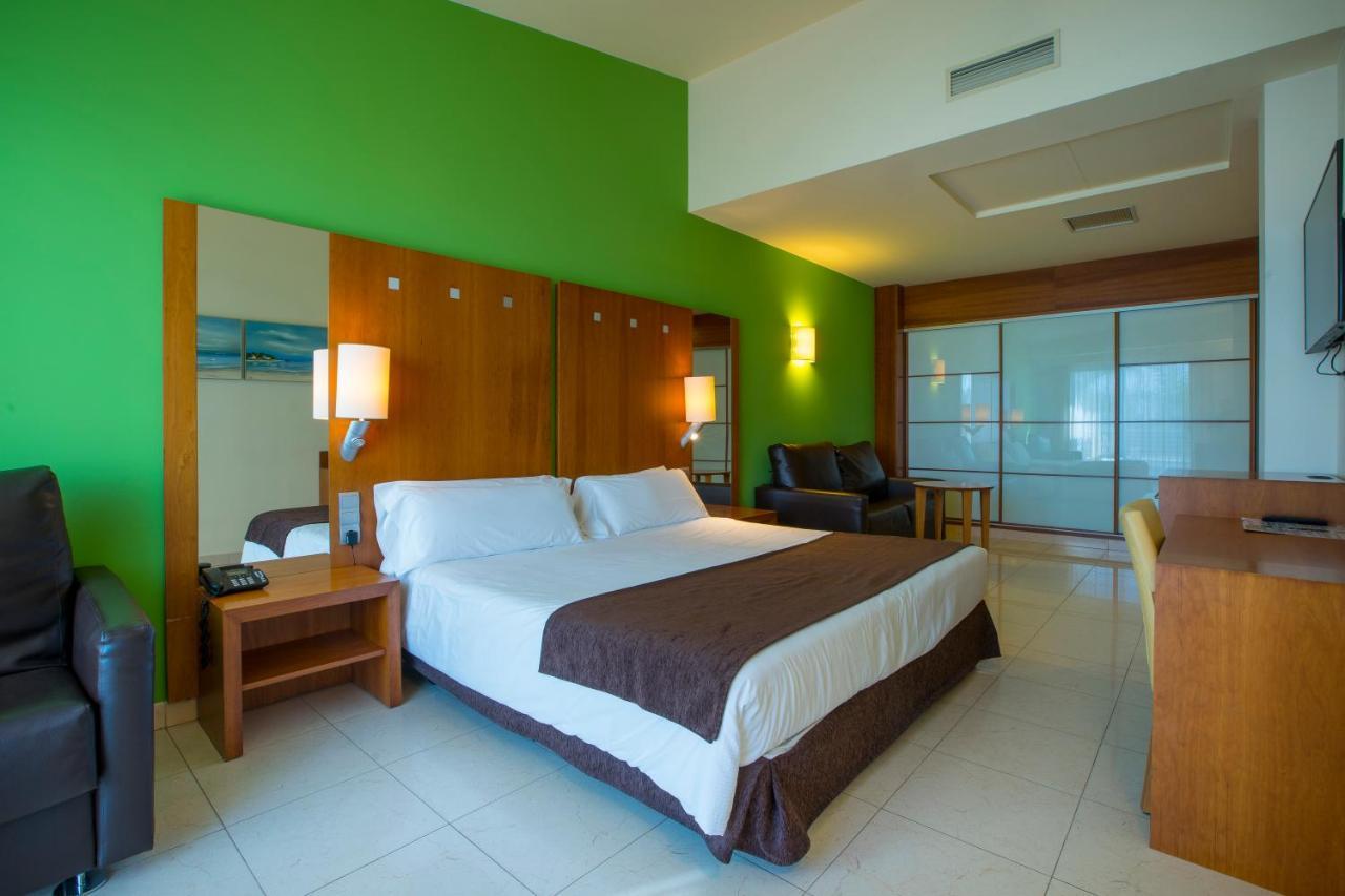 Hotel Miami Mar ซันต์การ์เลสเดลาราปีตา ภายนอก รูปภาพ