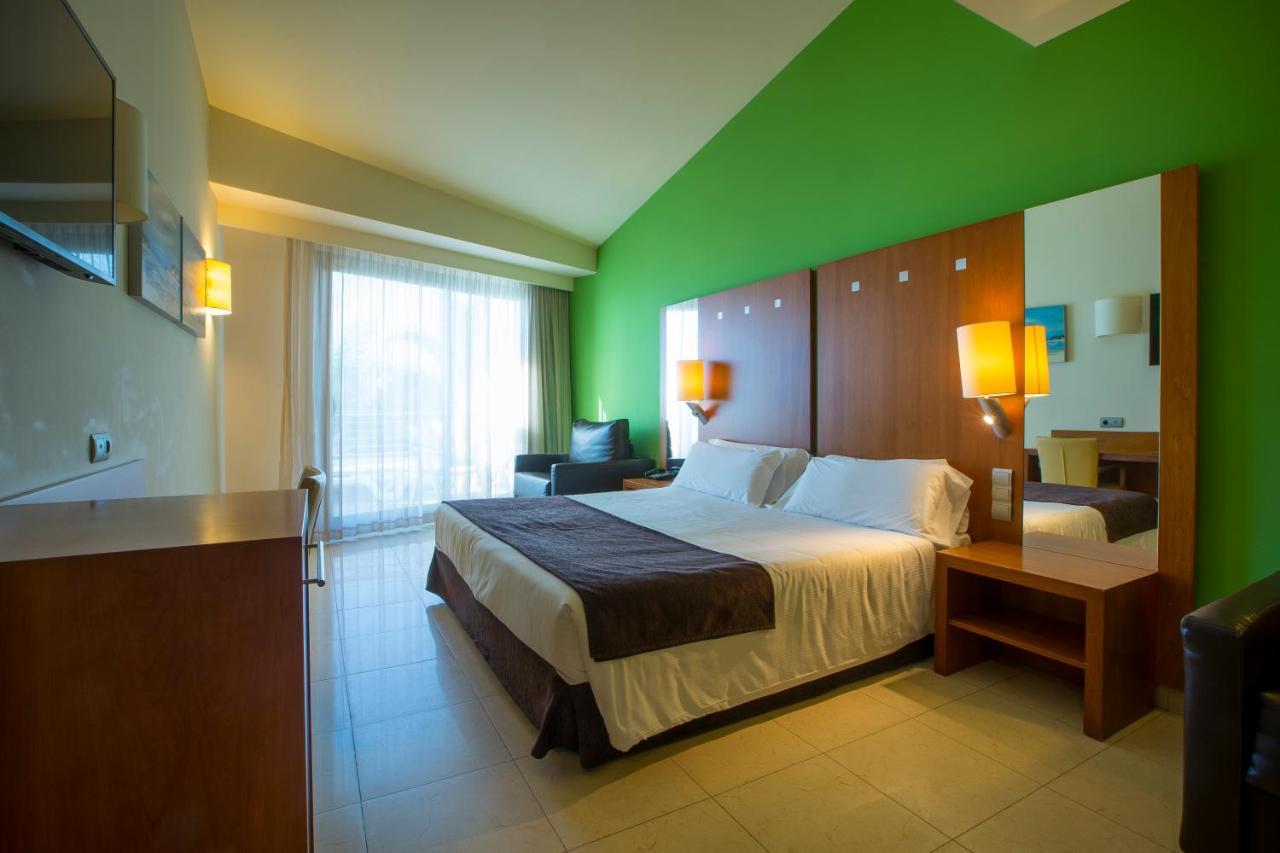 Hotel Miami Mar ซันต์การ์เลสเดลาราปีตา ภายนอก รูปภาพ