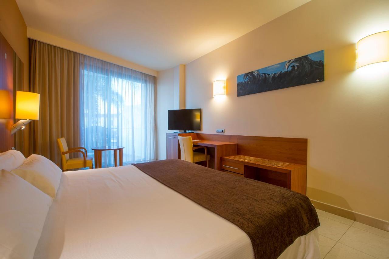 Hotel Miami Mar ซันต์การ์เลสเดลาราปีตา ภายนอก รูปภาพ