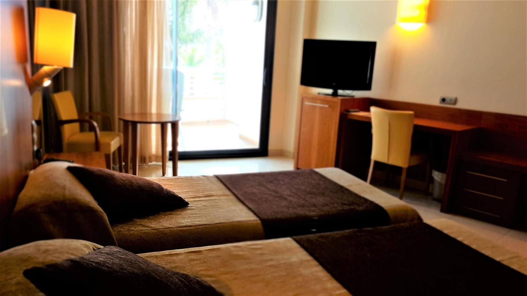 Hotel Miami Mar ซันต์การ์เลสเดลาราปีตา ภายนอก รูปภาพ