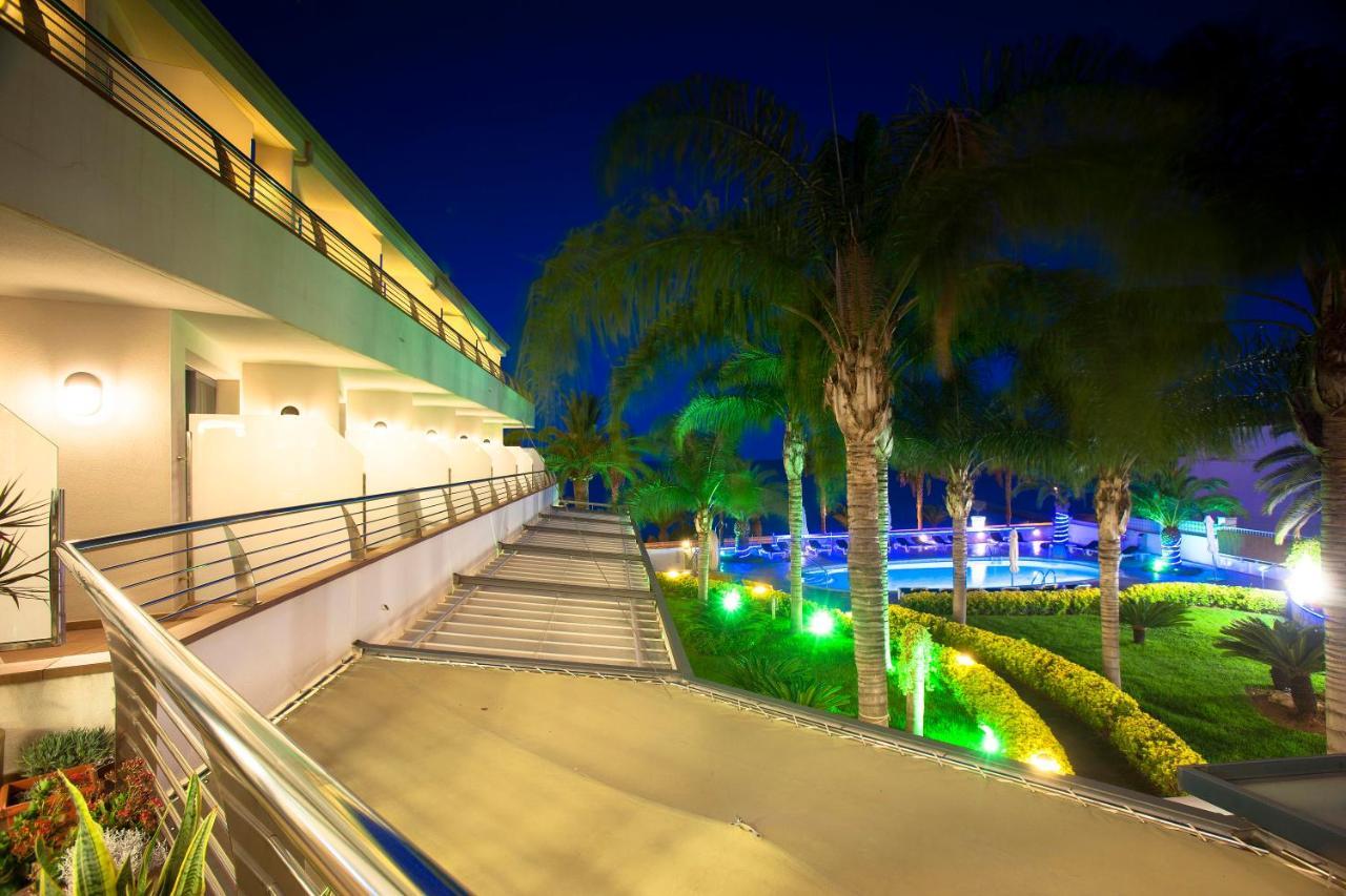 Hotel Miami Mar ซันต์การ์เลสเดลาราปีตา ภายนอก รูปภาพ