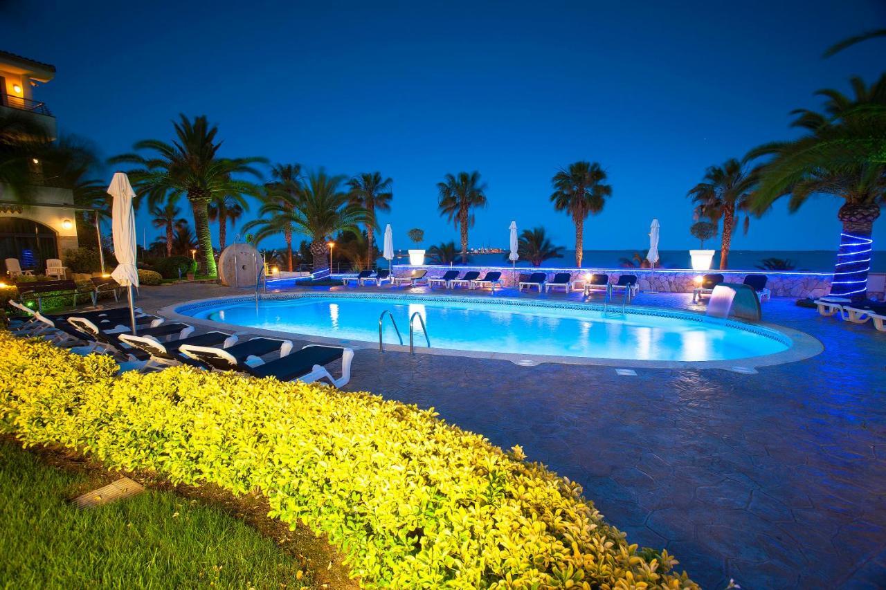 Hotel Miami Mar ซันต์การ์เลสเดลาราปีตา ภายนอก รูปภาพ